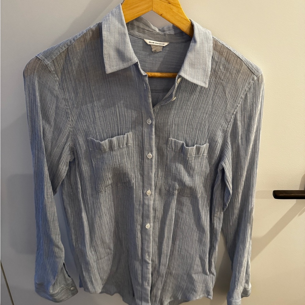 Club Monaco crinkle fabric button down shirt, light blue, size M